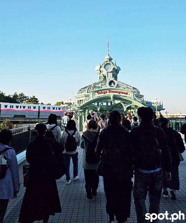 Early entry at Tokyo Disneyland